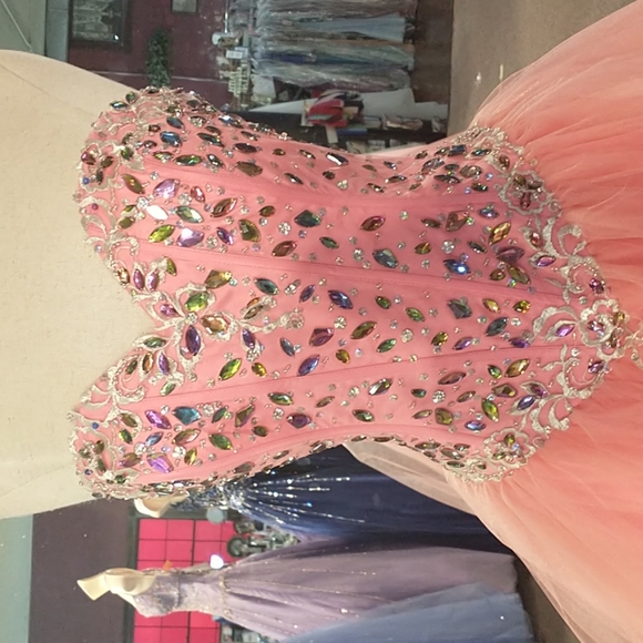 Prom dress - Picture 4 of 9